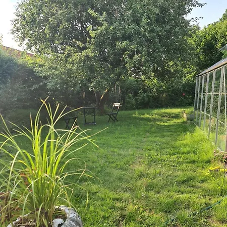 Hyggelig M Have Taet Pa Soerne דירה